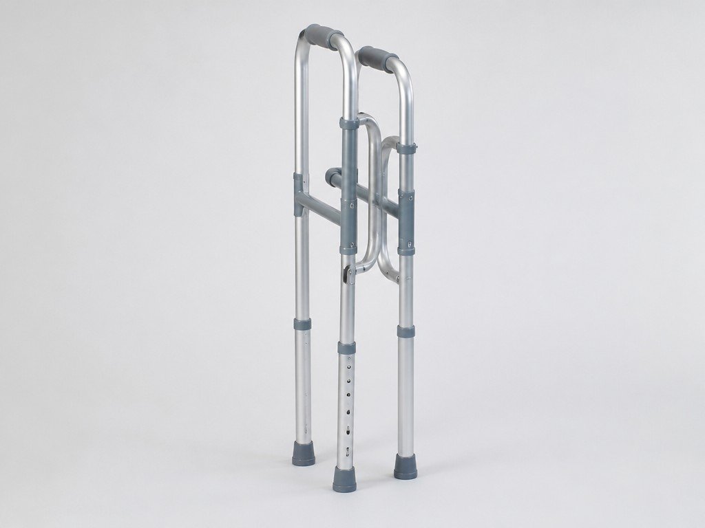 Folding mechanism of a mobility aid